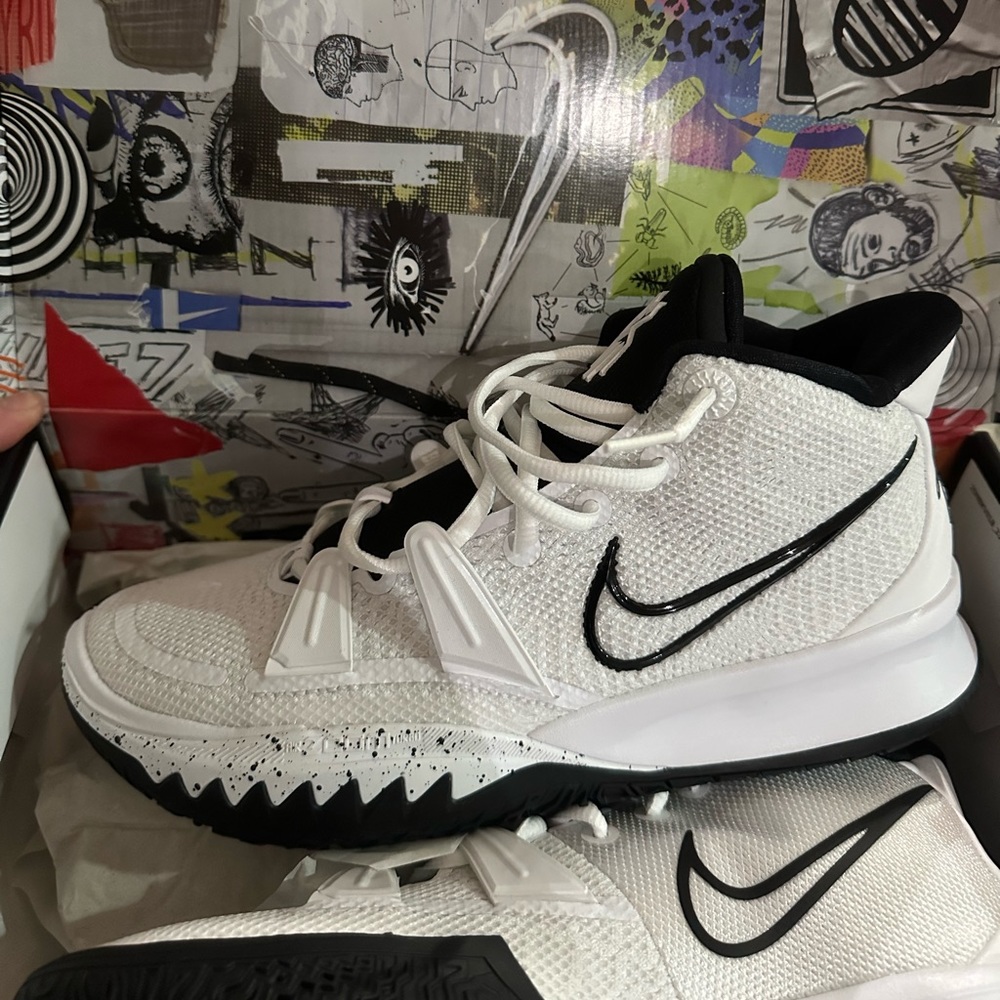 Men’s Nike Kyrie 7 TB size 8